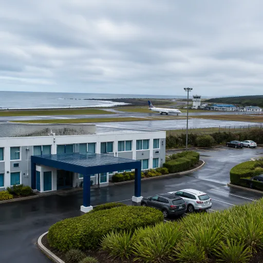 Elegant stays near the runway: how econo lodge airport fits premium trip planning
